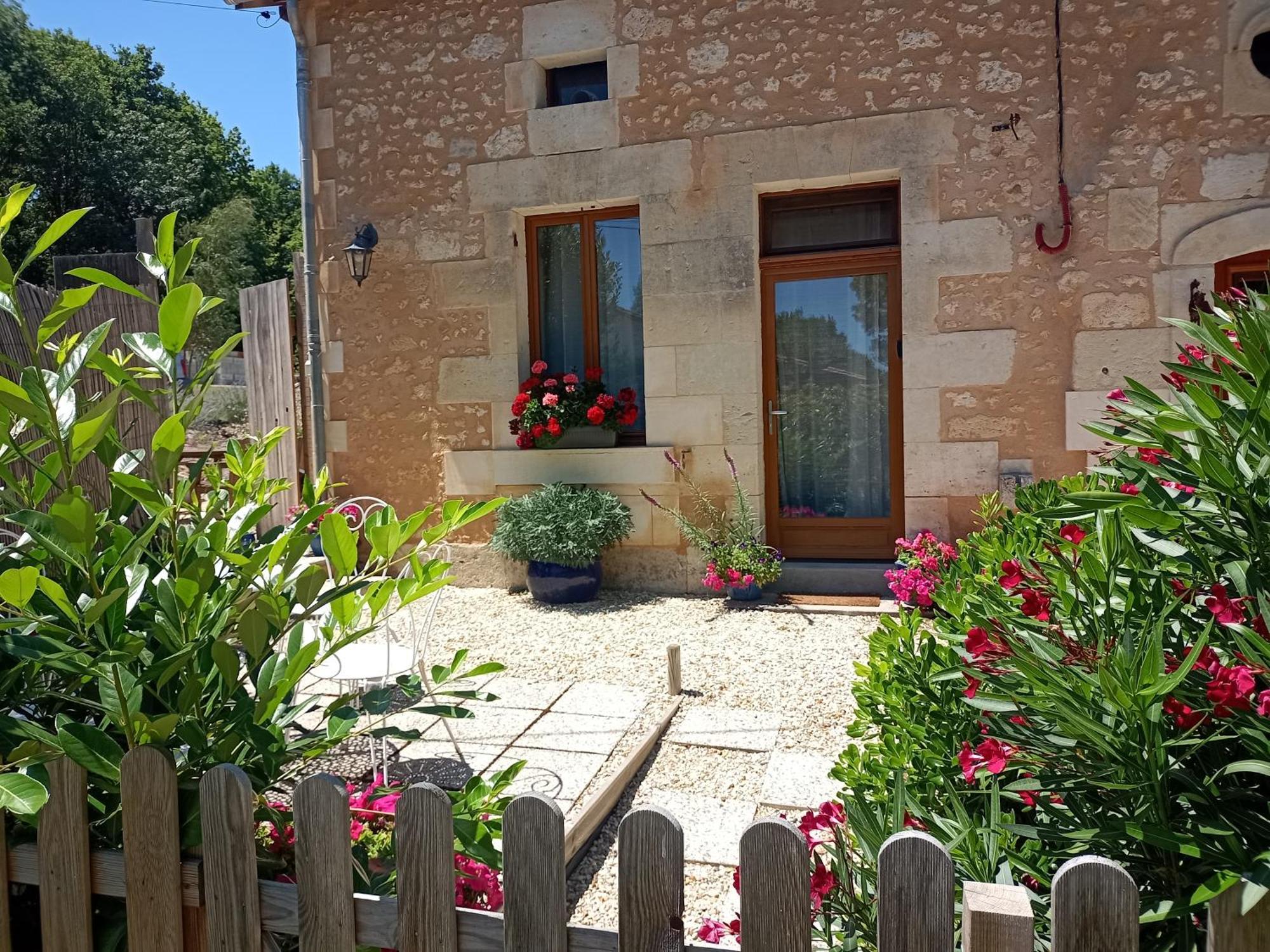 La Vieille Grange - Saint-Privat-Des-Pres Bed & Breakfast エクステリア 写真
